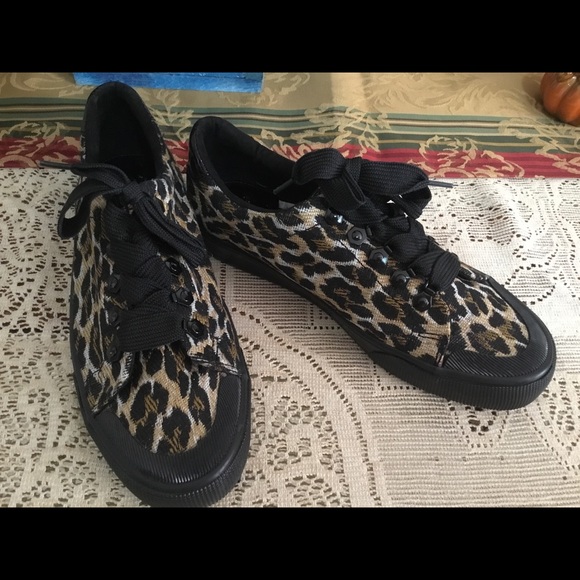 BERSHKA LEOPARD PLATFORM PRINT SNEAKERS / NWOT/ SIZE 7.5 - Picture 1 of 3
